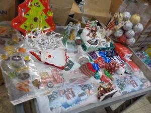 lot 178 image: Seasonal Dcor...
