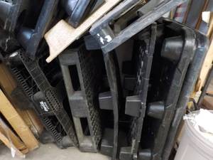 lot 225 image: 4 Plastic Pallets Your Choice...
