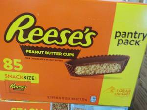 lot 263 image: Reeses 85 ct Snack Size Peanut Butter Cups