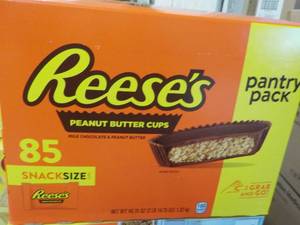 lot 264 image: Reeses 85 ct Snack Size Peanut Butter Cups