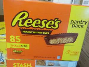 lot 265 image: Reeses 85 ct Snack Size Peanut Butter Cups