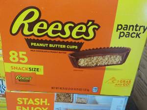lot 268 image: Reeses 85 ct Snack Size Peanut Butter Cups