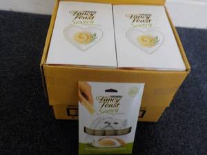 lot 122 image: 30 x 4 packs Purina Fancy Feast Savory Cat Treats with Natural Chicken in a Demi Glaze retail $3 each