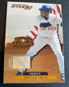 lot 122A image: Tony Gwynn Relic 2001 Donruss Studio Leather Lumber #LL-18 Baseball Card