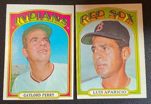 lot 150A image: 2 Card 1972 Topps Baseball Star Lot - #285 Gaylord Perry and #313 Luis Aparicio