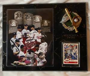 lot 17G image: Minnesota Twins Baseball Plaque with Stars Photo and Joe Mauer Card