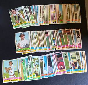 lot 11E image: 110 Card Lot of 1976 Topps Baseball Vintage Card Lot