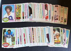 lot 26E image: 125 Card Lot of 1976 Topps Football Vintage Cards with Stars