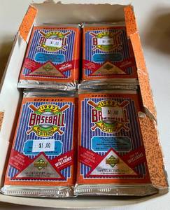 lot 110 image: 1992 Upper Deck Baseball 19 Sealed Packs of Cards