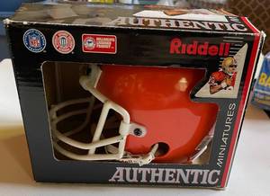 lot 115 image: Cleveland Browns Riddell Mini Football Helmet