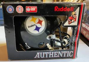 lot 125 image: Pittsburgh Steelers Riddell Mini Football Helmet