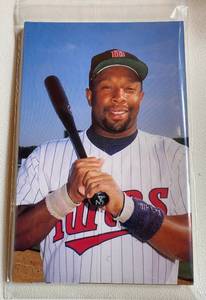 lot 62K image: Minnesota Twins Baseball Set of Photo Postcards - including Kirby Puckett