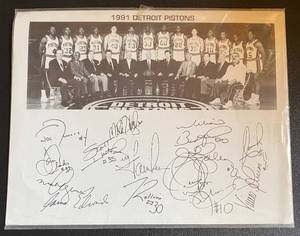 lot 33K image: Detroit Piston 1991 Team Photo Facsimile Auto, Basketball