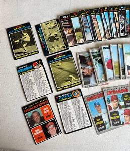 lot 199 image: Lot of 90 1970 and 1971 Topps Vintage Baseball Cards