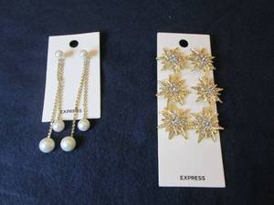 2 pr Express Earrings...
