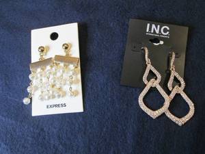 2 pr Earrings...
