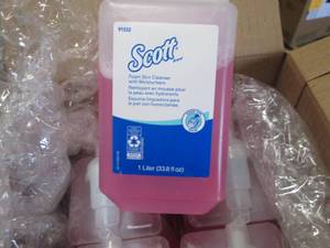 6- 1L Scott Foam Skin Cleanser qith...