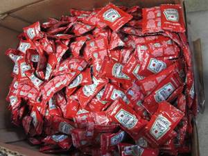 Case of Heinz Ketchup Packs- past d...