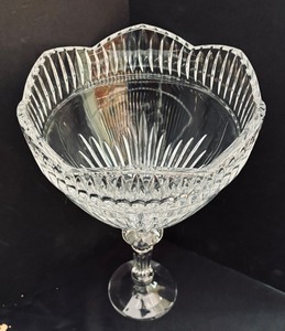lot 43 image: Large Luxurious Crystal Compote Dish