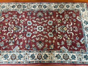 lot 30 image: Beautiful Decorative Floor Rug