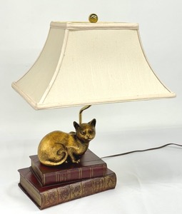 lot 29 image: Stylish Cat and Book Themed Table Lamp
