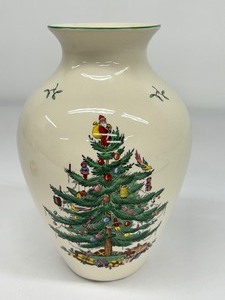lot 60 image: Spode Christmas Tree Vase