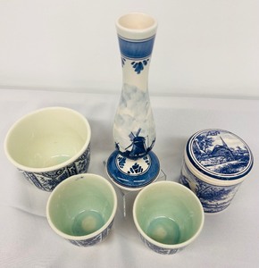 lot 53 image: Vintage Blue and Cream Decorative Items Including Two Delft Hand Painted Items