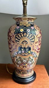 lot 86 image: Lovely Table Lamp