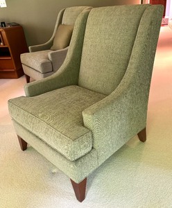 lot 87 image: Elegant Ethan Allen Accent Chair