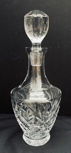 lot 105A image: Elegant Crystal Decanter with 4 Shot Glasses