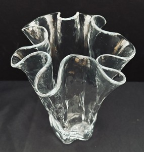 lot 47A image: Muurla Eva Handkerchief Vase
