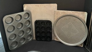 lot 104 image: Awesome Bakeware Grouping