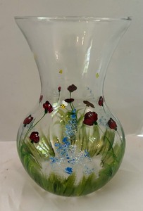 lot 107 image: Gorgeous Glass Plates and Vase