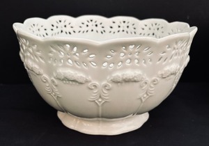 lot 164 image: Three Beautiful White Serving Bowls