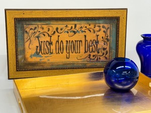 lot 32 image: Lovely Home Decor Items