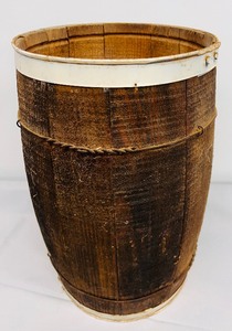 lot 114 image: Vintage Wood Nail Keg Barrel