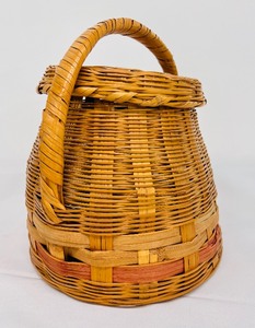 lot 115 image: Vintage Market Basket with Lid and Handle