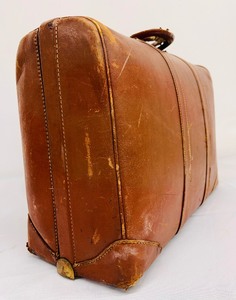lot 119 image: Vintage Leather Brown Luggage Suitcase  Briefcase Top Grain Cowhide