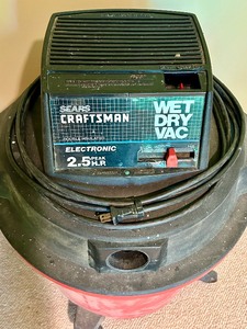 lot 208 image: Sears Craftsman 2.5 Horse Power Wet  Dry Shop Vac