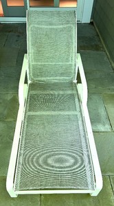 lot 209 image: Brown Jordan White Mesh Adjustable Chaise Lounge