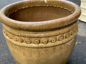 lot 224 image: Large Ceramic Planter