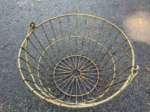 lot 228 image: Vintage Metal Egg Basket
