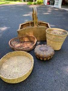 lot 229 image: Assorted Decorate Wicker Pieces
