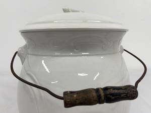 lot 238 image: Vintage Ceramic Chamber Pot
