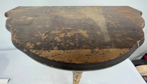 lot 243 image: Vintage Three Legged Accent Table