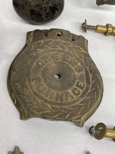 lot 244 image: Assorted Vintage Metal Decorative Pieces