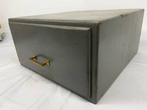 lot 283 image: Vintage Wooden Storage Organizer with Divided Drawer