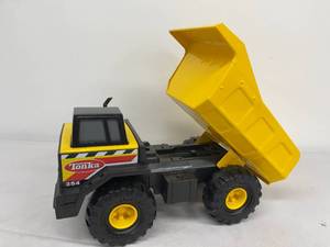 lot 284 image: Tonka 354 Dump Truck with Metal Bed