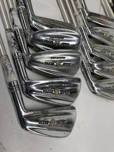 lot 286 image: Walter Hagen Golf Clubs and Bag