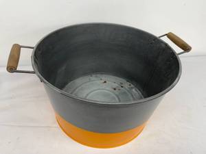 lot 290 image: Metal Gardening Bucket